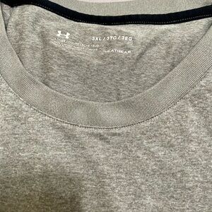 Men’s Under Armor shorts sleeve Shirt